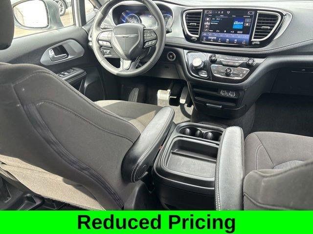 Chrysler Pacifica Touring 2023
