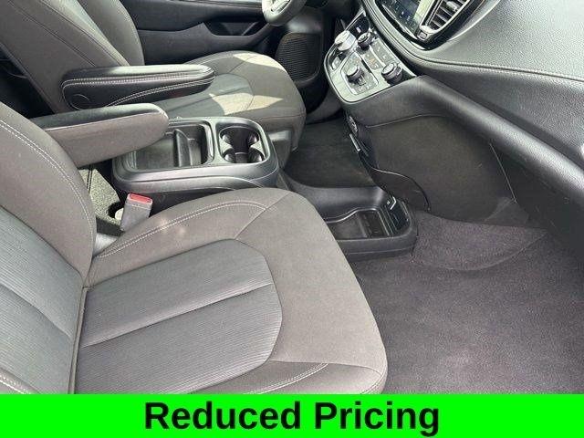 Chrysler Pacifica Touring 2023