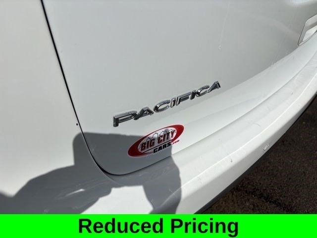 Chrysler Pacifica Touring 2023