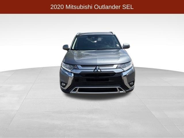 Mitsubishi Outlander  2020
