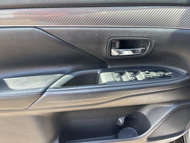 Mitsubishi Outlander  2020
