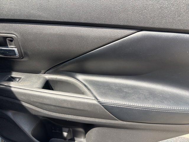 Mitsubishi Outlander  2020