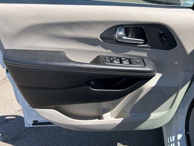 Chrysler Pacifica Hybrid  2023