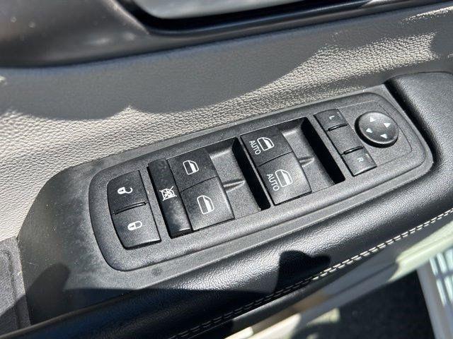 Chrysler Pacifica Hybrid  2023