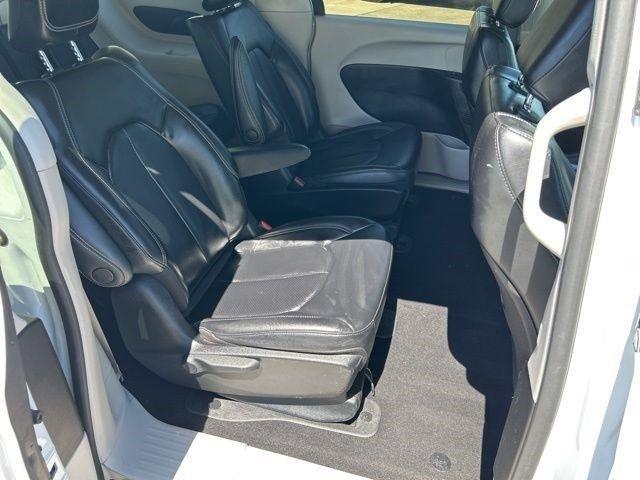 Chrysler Pacifica Hybrid  2023