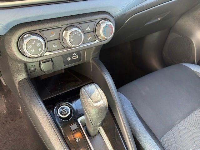 Nissan Versa  2023