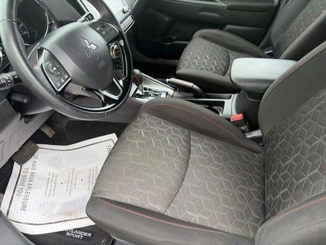 Mitsubishi Outlander Sport  2023
