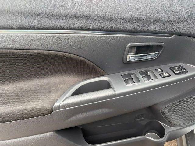 Mitsubishi Outlander Sport  2023