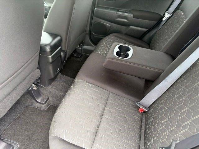 Mitsubishi Outlander Sport  2023