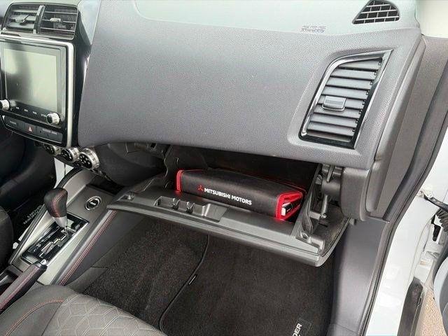 Mitsubishi Outlander Sport  2023