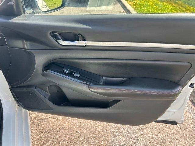 Nissan Altima  2024