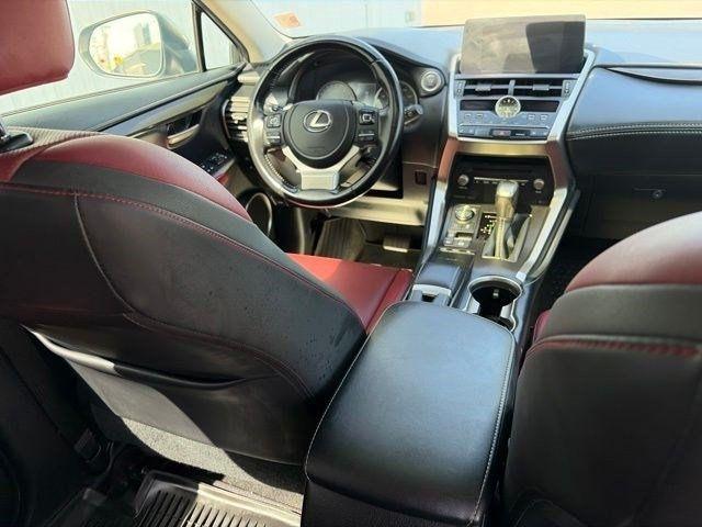 Lexus NX 300  2021