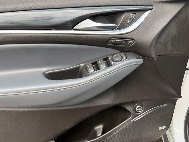 Buick Enclave  2022