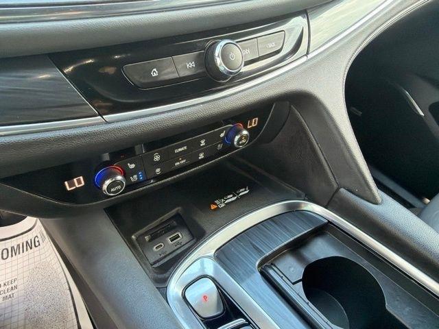 Buick Enclave  2022