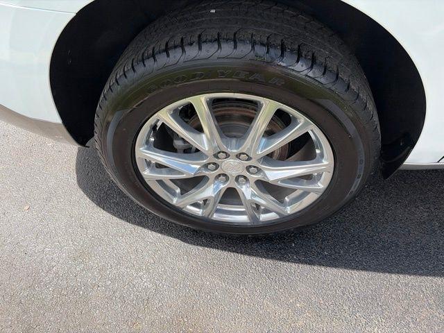 Buick Enclave  2022