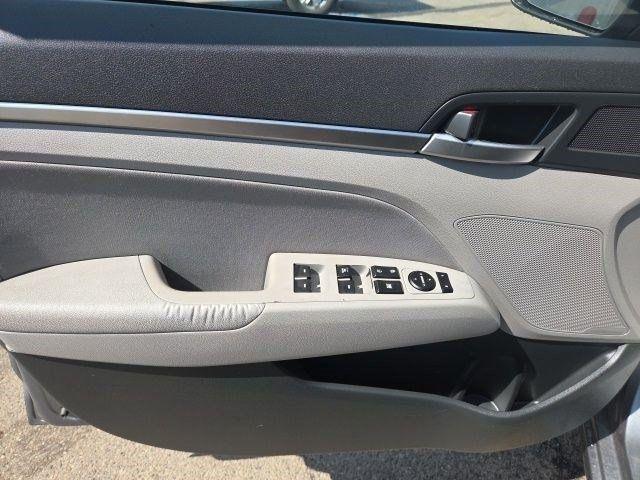 Hyundai Elantra  2019