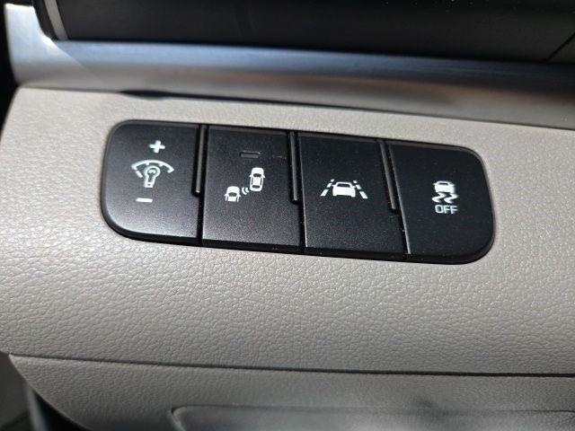Hyundai Elantra  2019