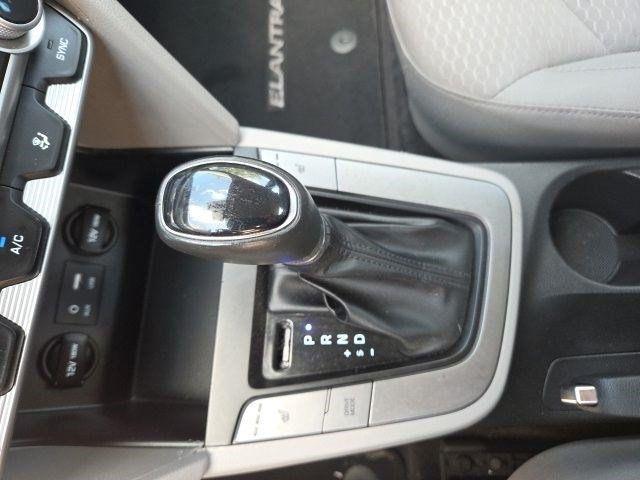 Hyundai Elantra  2019