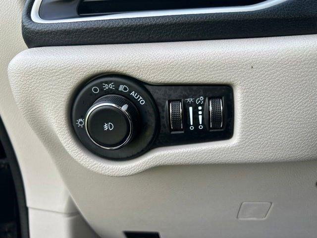 Chrysler Pacifica Hybrid  2024