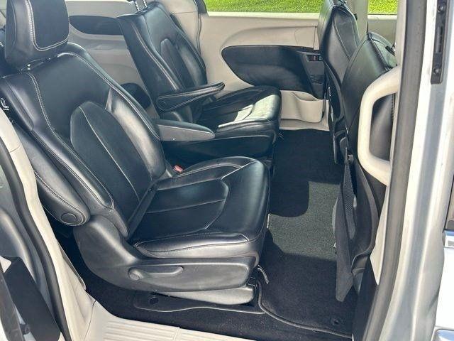 Chrysler Pacifica Hybrid  2023