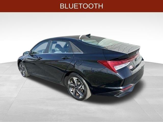 Hyundai Elantra  2022