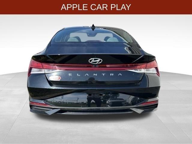 Hyundai Elantra  2022
