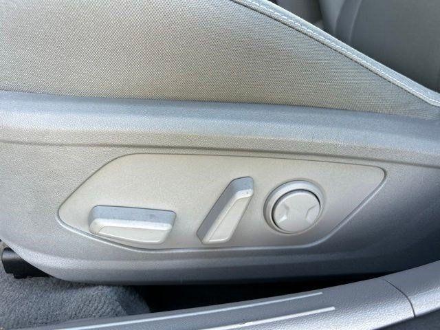 Hyundai Elantra  2022