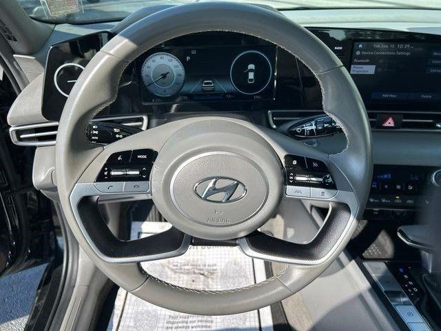 Hyundai Elantra  2022