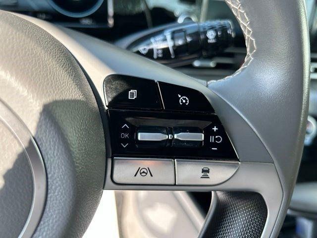 Hyundai Elantra  2022