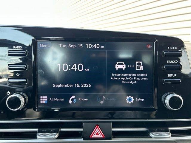 Hyundai Elantra  2022