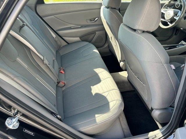 Hyundai Elantra  2022