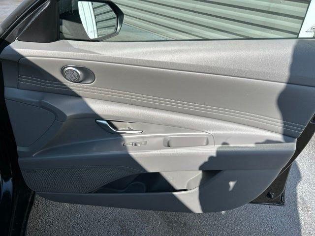 Hyundai Elantra  2022