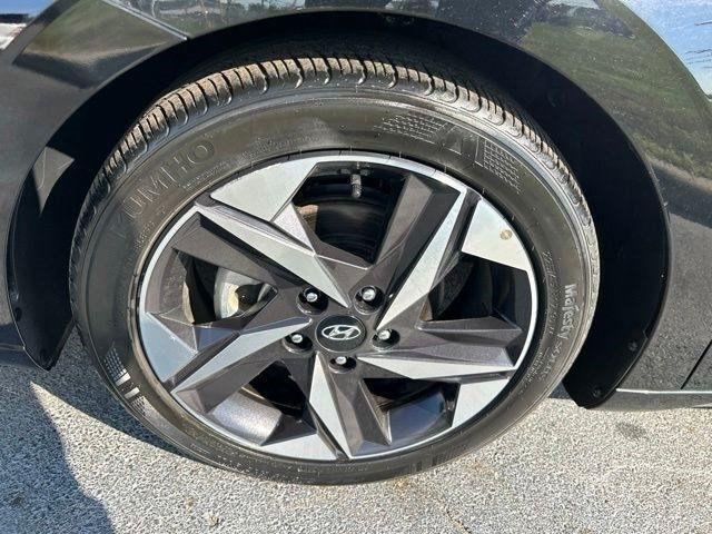 Hyundai Elantra  2022