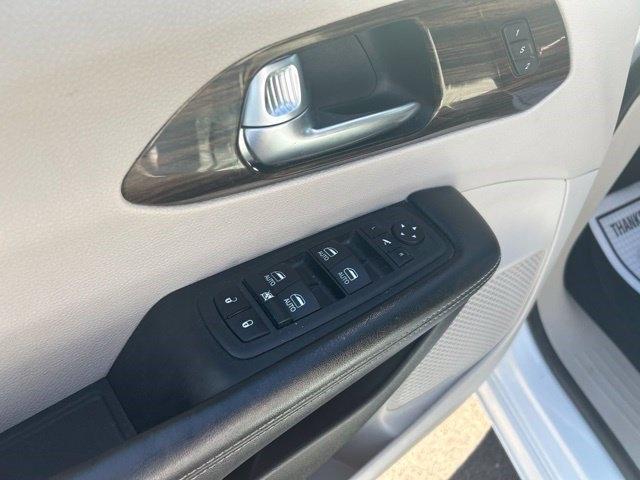 Chrysler Pacifica Limited FWD 2023