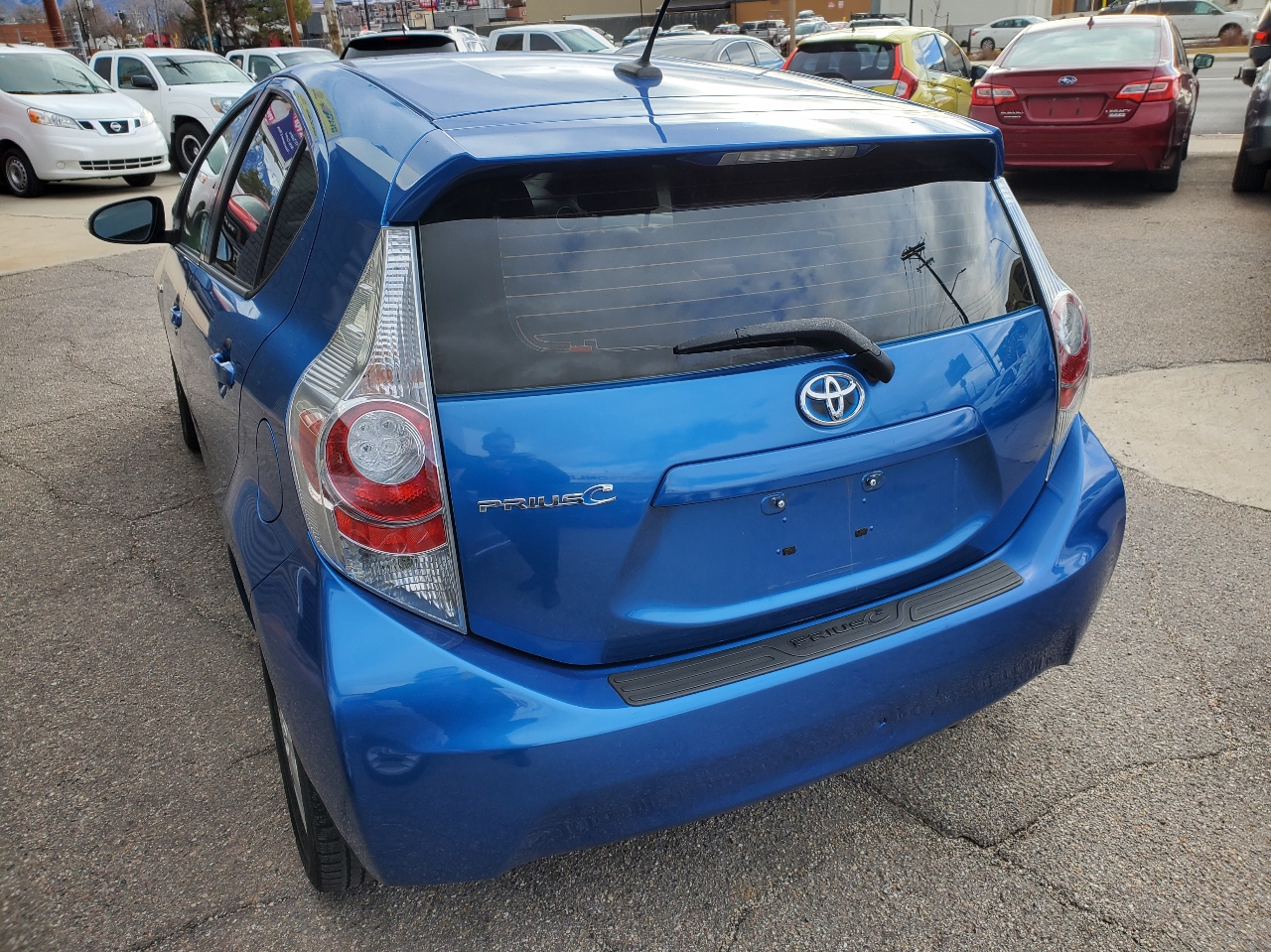 Toyota Prius c 5dr HB Four (Natl) 2012