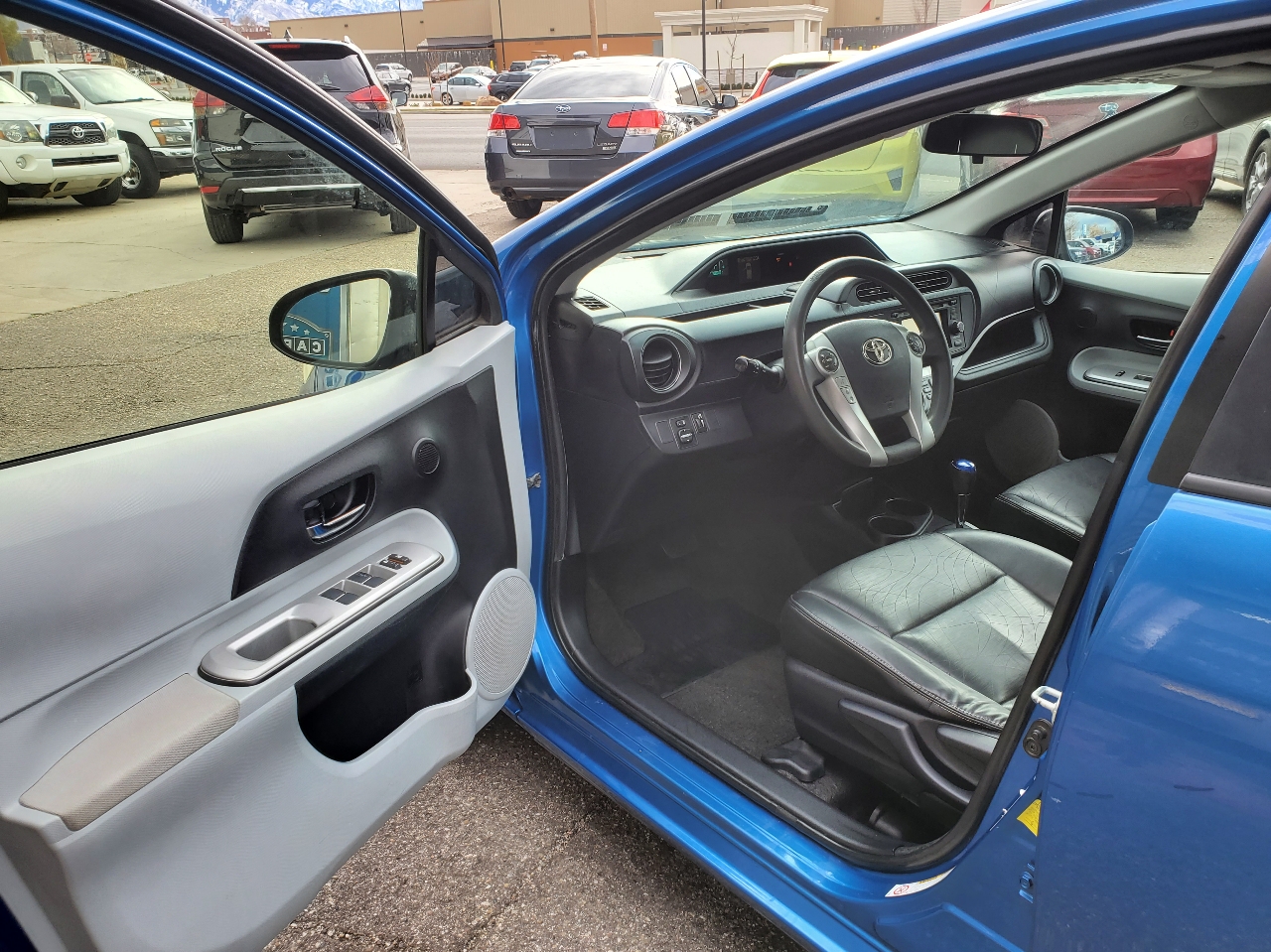 Toyota Prius c 5dr HB Four (Natl) 2012