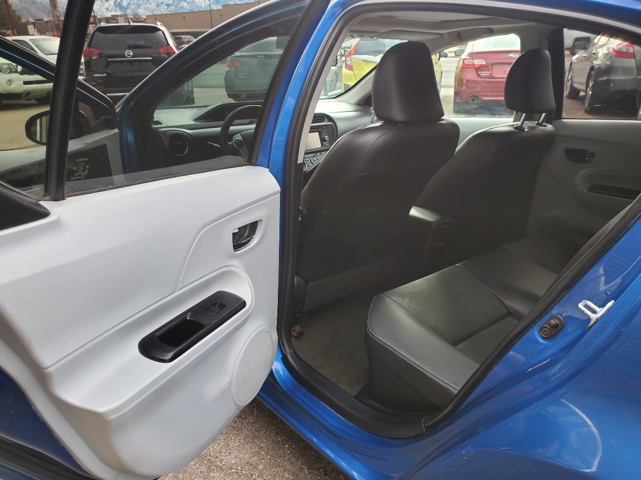 Toyota Prius c 5dr HB Four (Natl) 2012