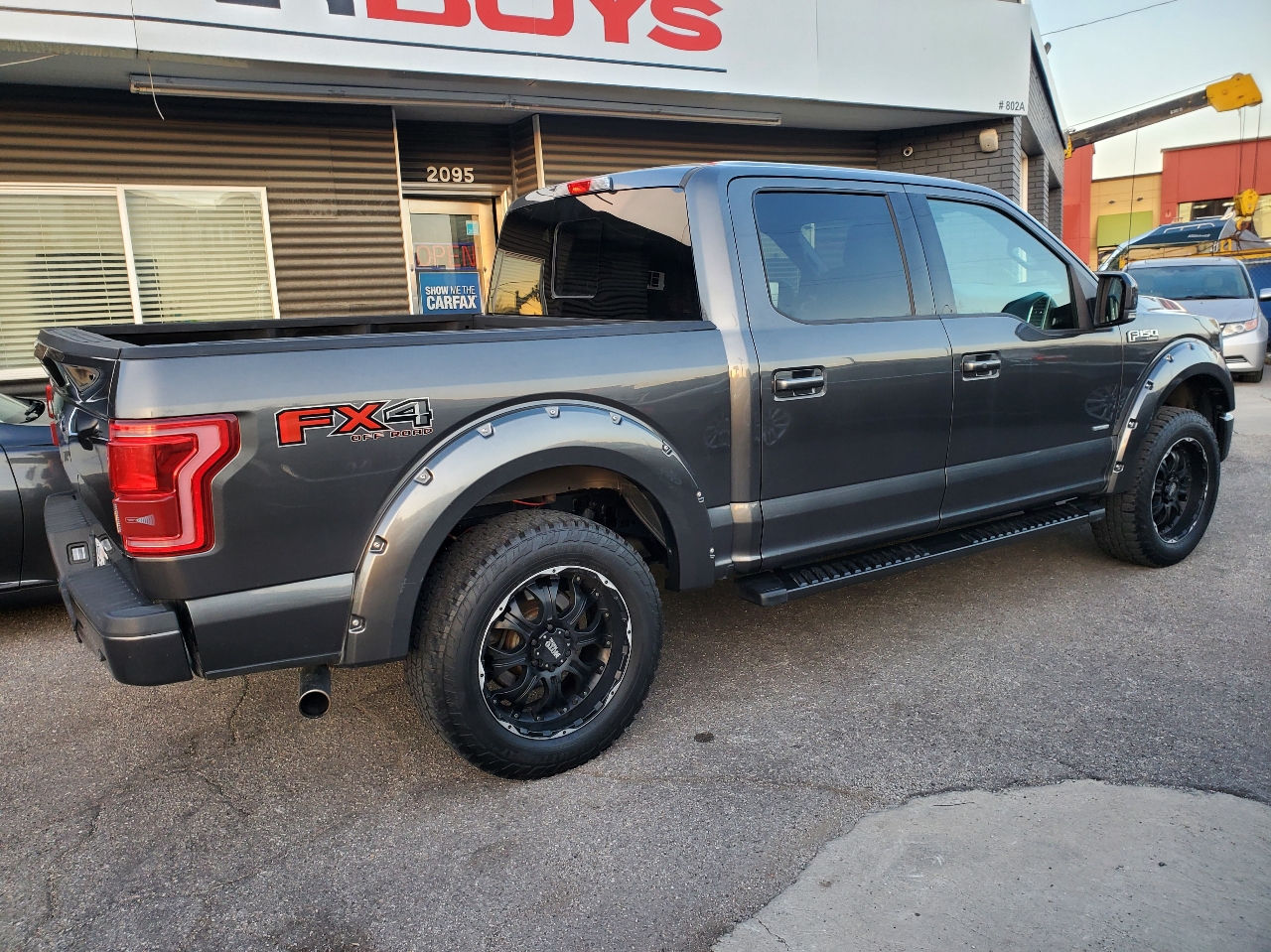 Ford F-150 4WD SuperCrew 145" Lariat 2015