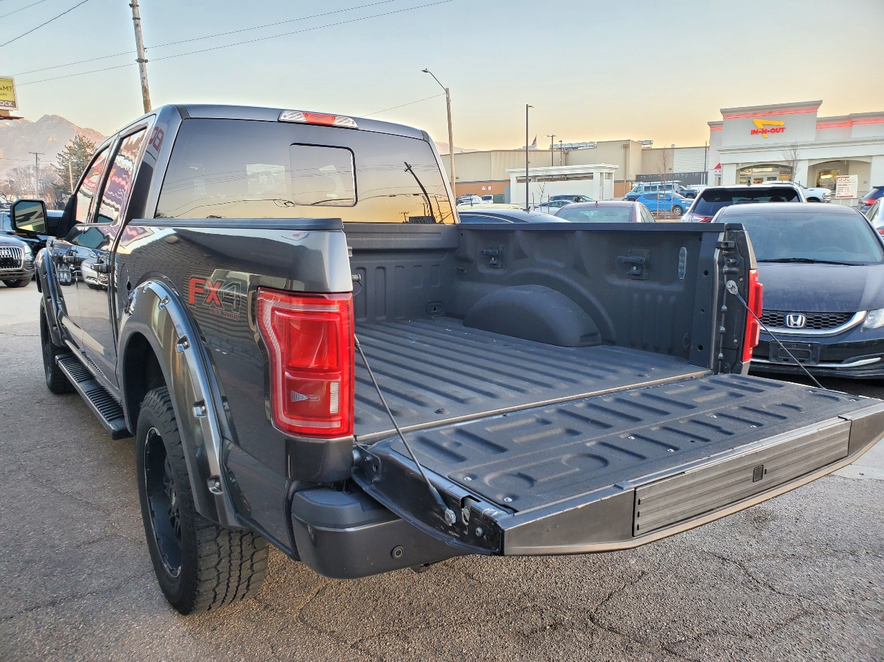 Ford F-150 4WD SuperCrew 145" Lariat 2015