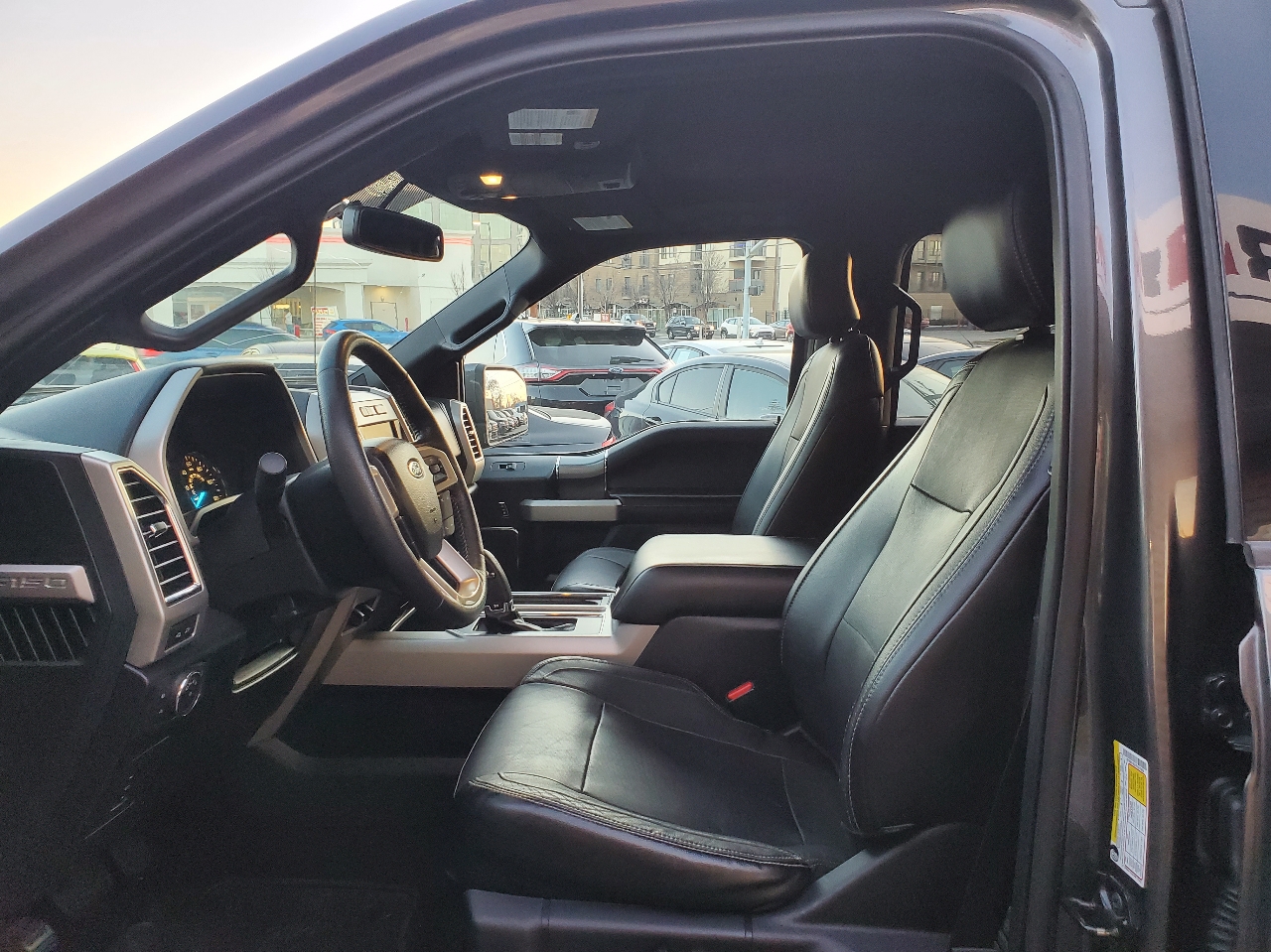 Ford F-150 4WD SuperCrew 145" Lariat 2015