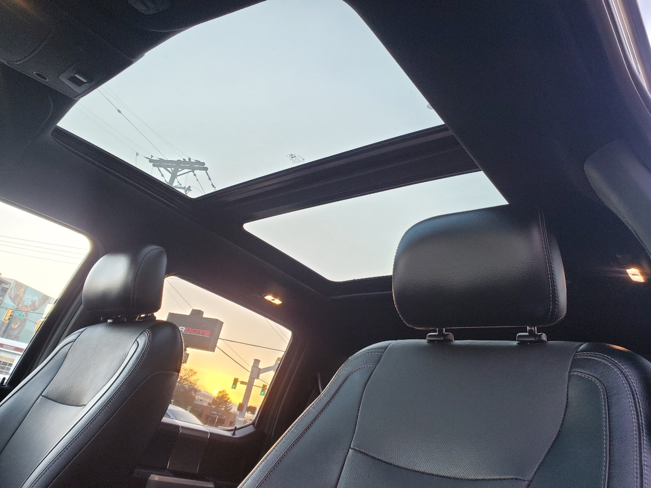 Ford F-150 4WD SuperCrew 145" Lariat 2015