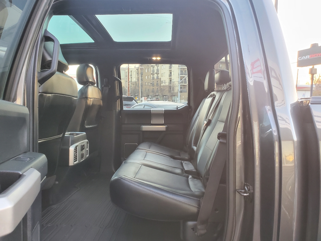 Ford F-150 4WD SuperCrew 145" Lariat 2015