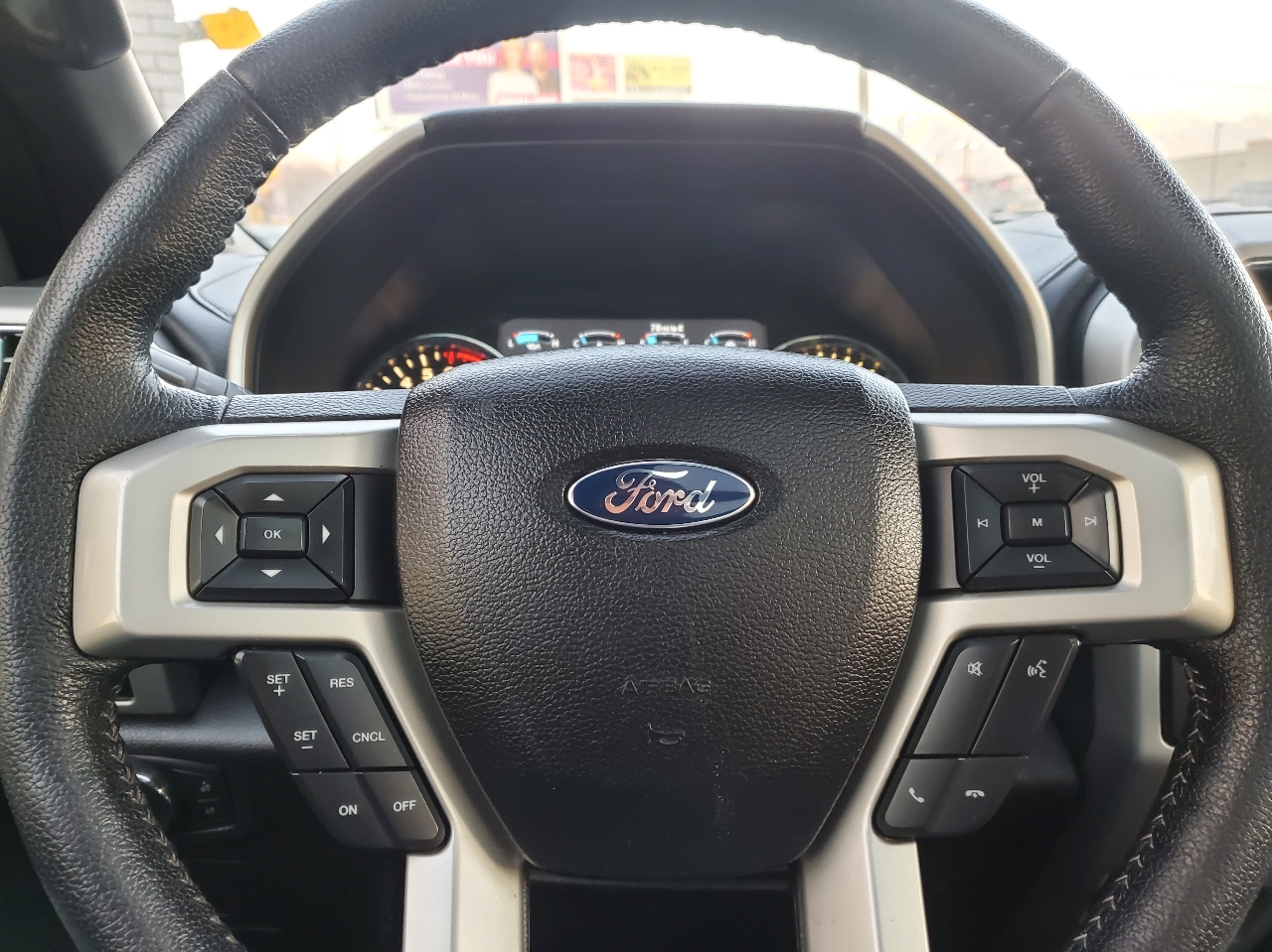 Ford F-150 4WD SuperCrew 145" Lariat 2015