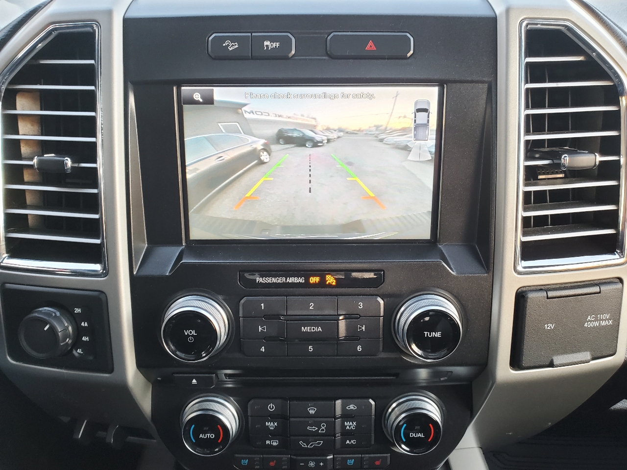 Ford F-150 4WD SuperCrew 145" Lariat 2015