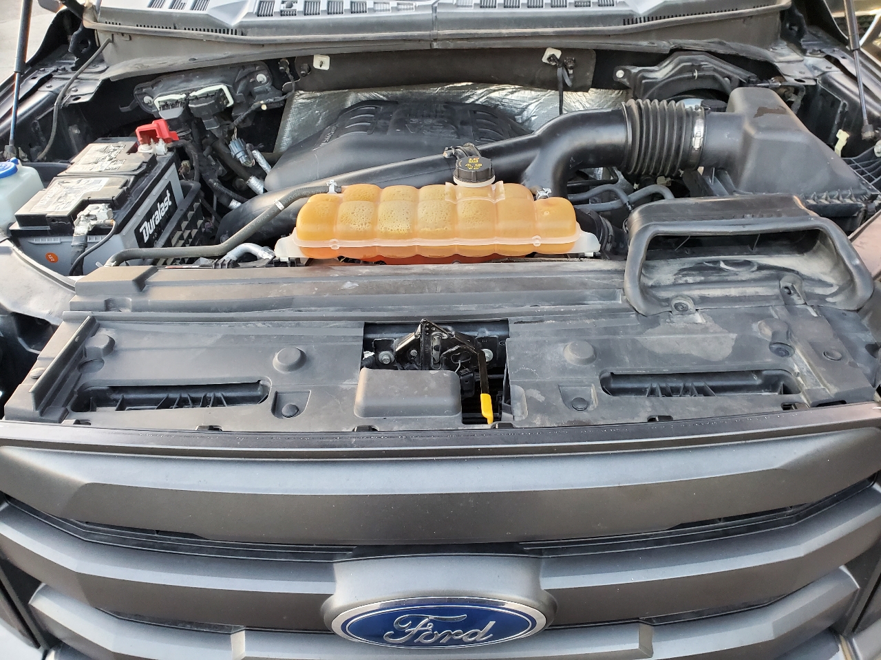 Ford F-150 4WD SuperCrew 145" Lariat 2015