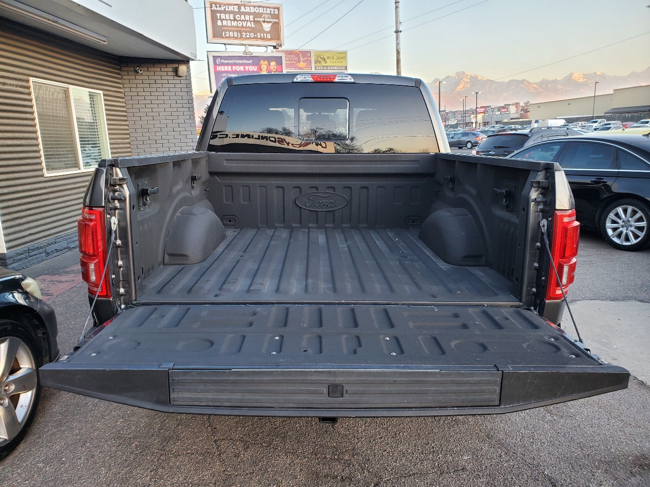 Ford F-150 4WD SuperCrew 145" Lariat 2015
