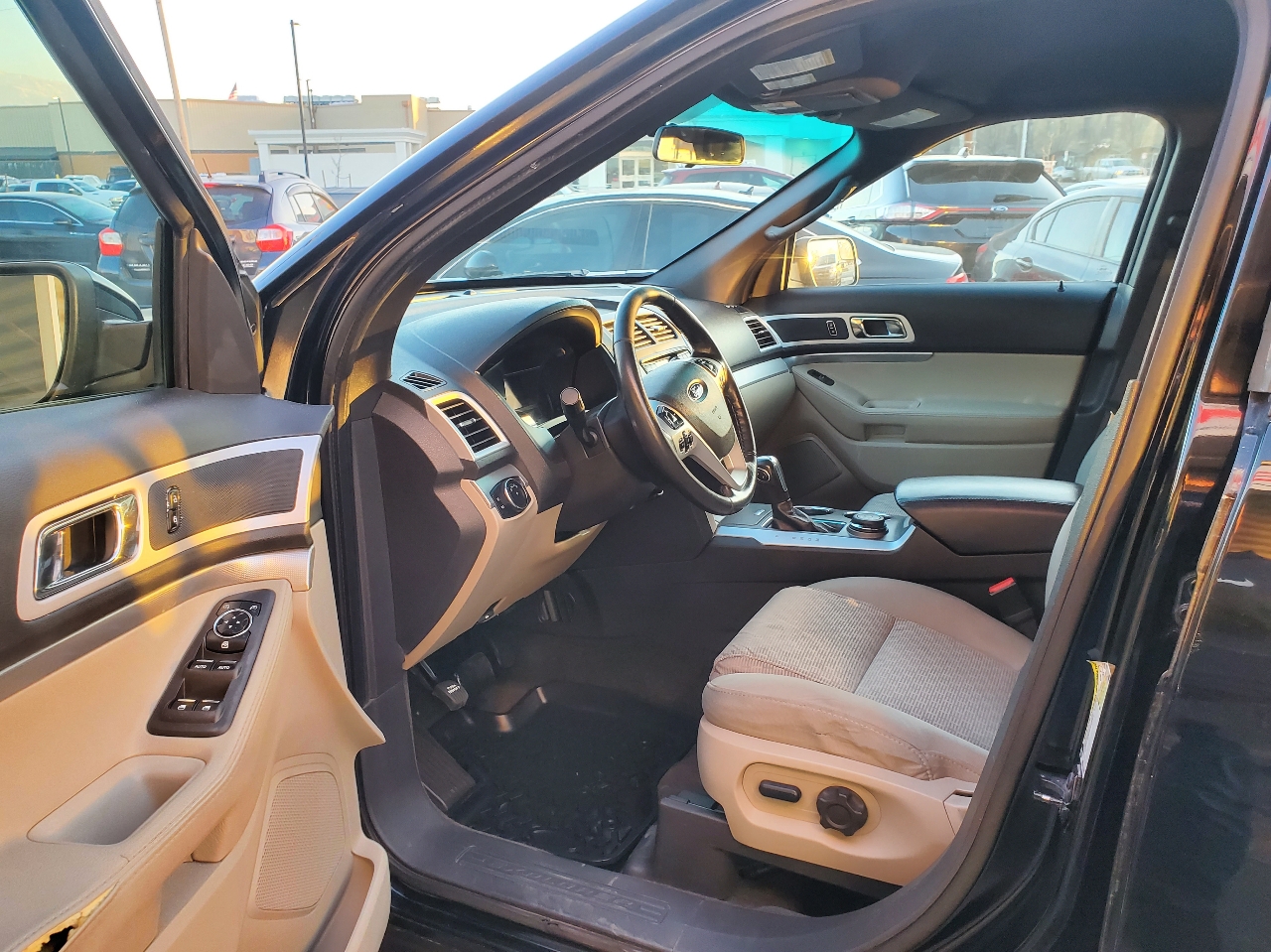 Ford Explorer 4WD 4dr XLT 2012