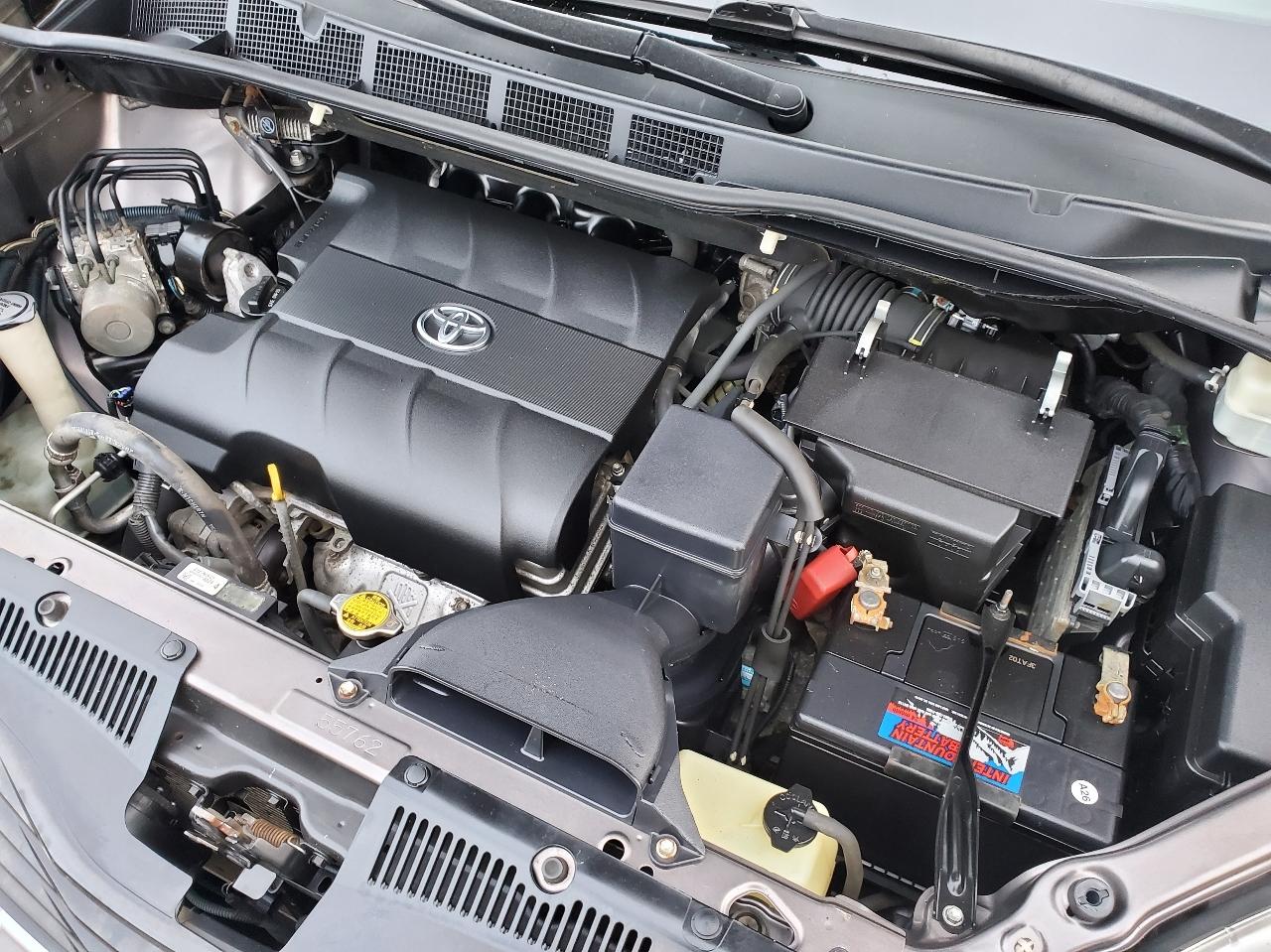 Toyota Sienna 5dr 7-Pass Van V6 LE FWD (Natl) 2012