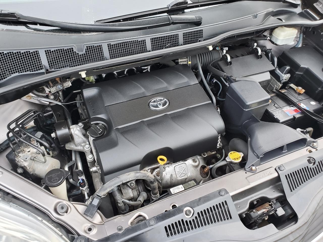 Toyota Sienna 5dr 7-Pass Van V6 LE FWD (Natl) 2012