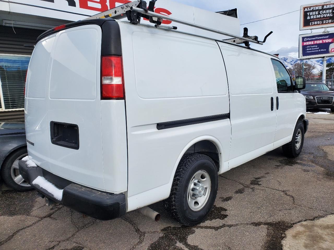 Chevrolet Express Cargo Van RWD 2500 135" 2017